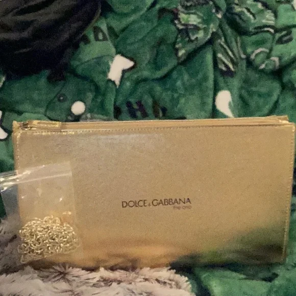 Dolce & Gabbana the one Shimmering Gold Clutch with gold chain strap NEW - Picture 5 of 5
